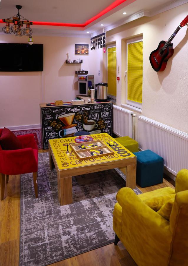 City Park Hostel Πρίστινα Εξωτερικό φωτογραφία