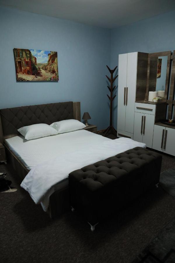 City Park Hostel Πρίστινα Εξωτερικό φωτογραφία
