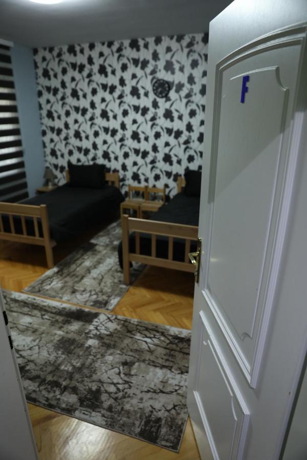 City Park Hostel Πρίστινα Εξωτερικό φωτογραφία