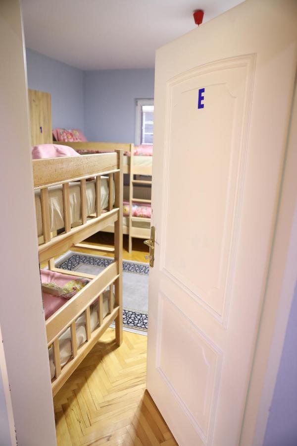 City Park Hostel Πρίστινα Εξωτερικό φωτογραφία
